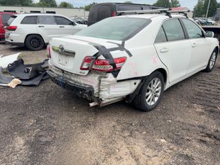 2011 Toyota Camry XLE - Primary Damage Right Image